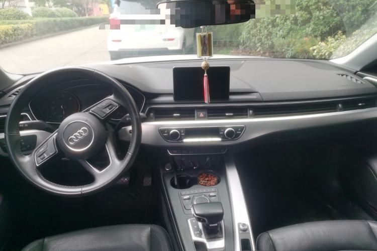 Used Audi A5 2019 Sportback 40 TFSI Fashion Model Center Console