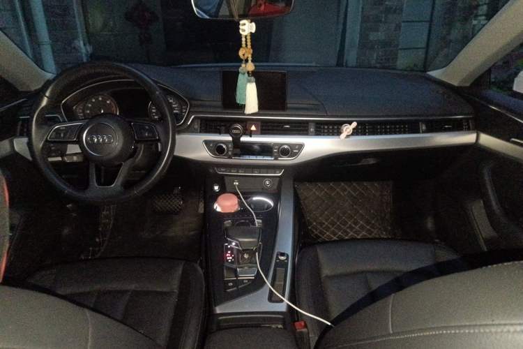 Used Audi A5 2019 Sportback 40 TFSI Fashion Model Center Console