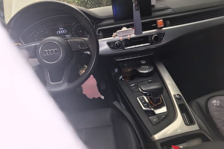 Used Audi A5 2019 Sportback 40 TFSI Fashion Model Center Console