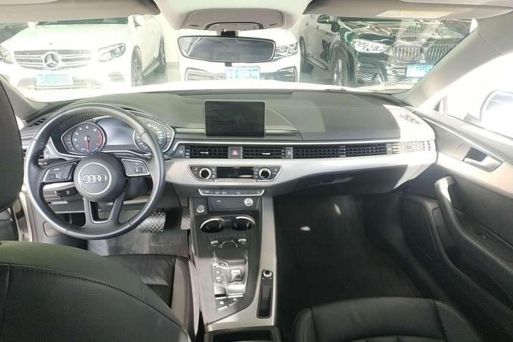 Used Audi A5 2019 Coupe 40 TFSI Fashion Edition China V Emission Standard Center Console