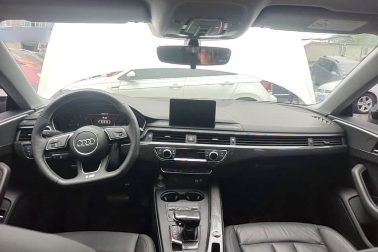 Used Audi A5 2019 Sportback 40 TFSI Fashion Model Center Console