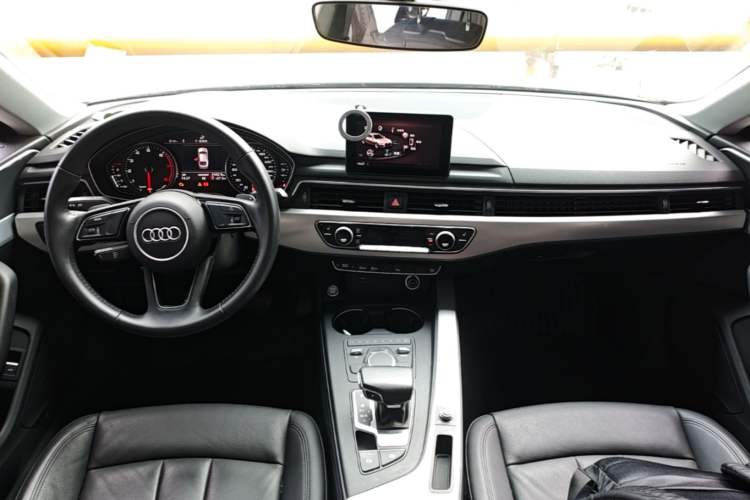 Used Audi A5 2019 Sportback 40 TFSI Fashion Model Center Console