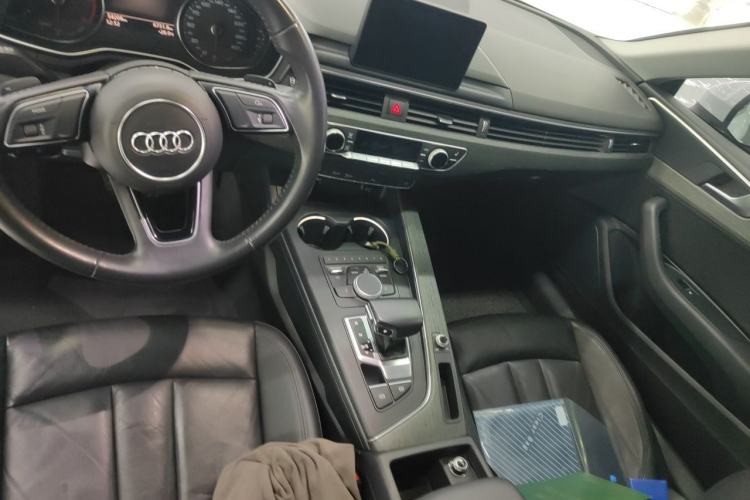 Used Audi A5 2019 Coupe 40 TFSI Fashion Edition China V Emission Standard Center Console