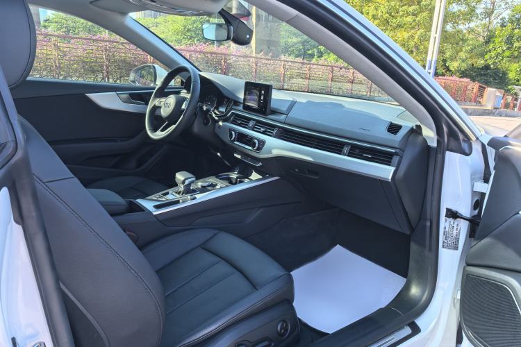 Used Audi A5 2019 Coupe 40 TFSI Fashion Edition China V Emission Standard Center Console