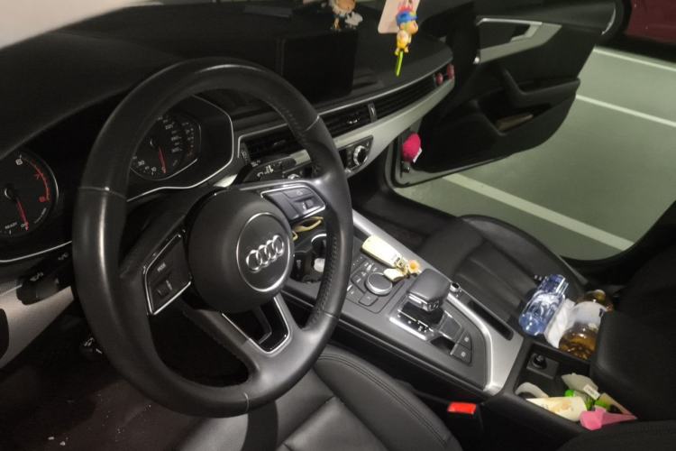 Used Audi A5 2019 Sportback 40 TFSI Fashion Model Center Console