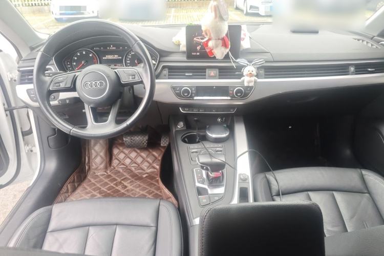 Used Audi A5 2019 Sportback 40 TFSI Fashion Model Center Console