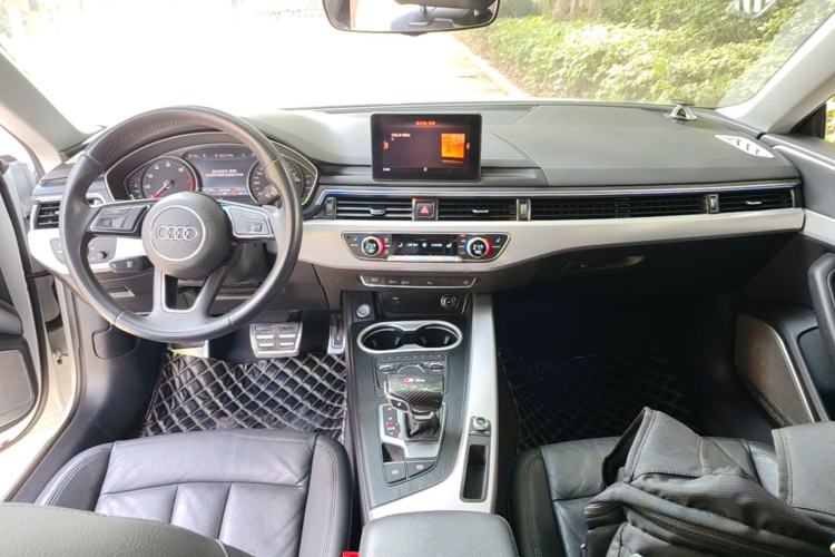 Used Audi A5 2019 Sportback 40 TFSI Fashion Model Center Console