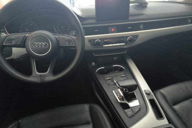 Used Audi A5 2019 Sportback 40 TFSI Fashion Model Center Console