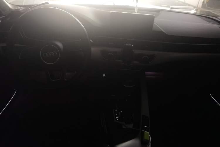 Used Audi A5 2019 Sportback 40 TFSI Fashion Model Center Console