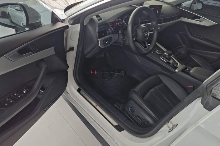 Used Audi A5 2019 Sportback 40 TFSI Fashion Model Driver Seat