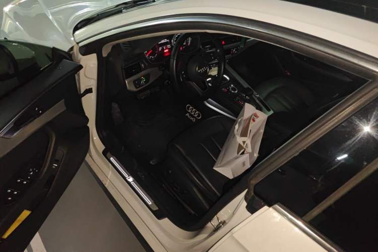 Used Audi A5 2019 Sportback 40 TFSI Fashion Model Driver Seat