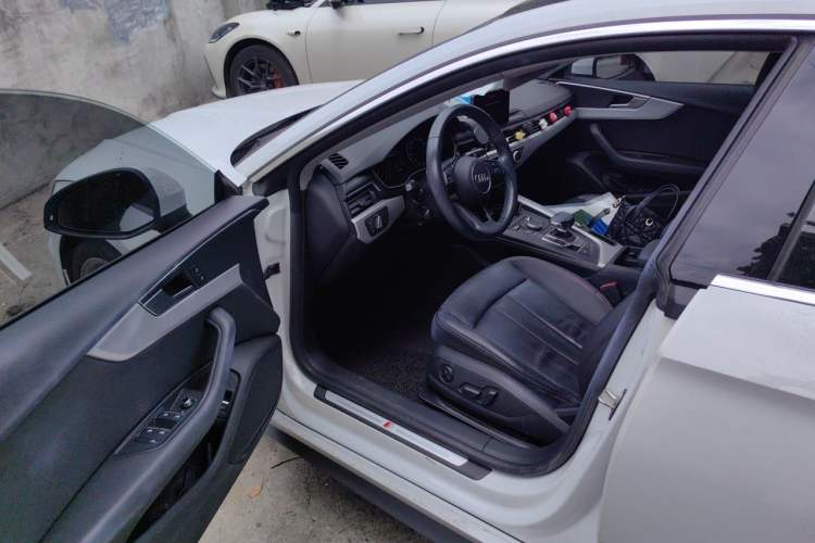 Used Audi A5 2019 Sportback 40 TFSI Fashion Model Driver Seat