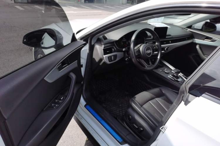 Used Audi A5 2019 Sportback 40 TFSI Fashion Model Driver Seat