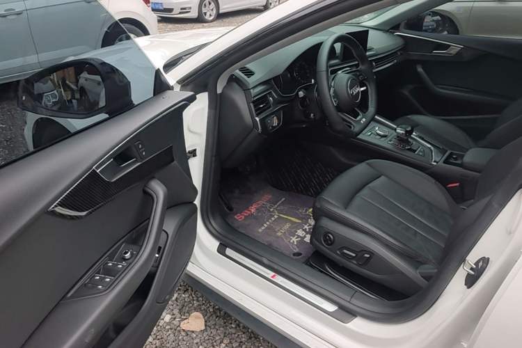 Used Audi A5 2019 Sportback 40 TFSI Fashion Model Driver Seat