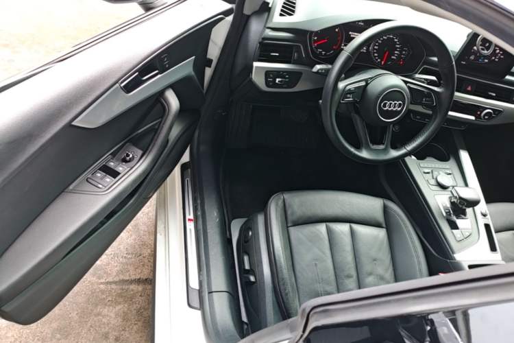 Used Audi A5 2019 Sportback 40 TFSI Fashion Model Driver Seat
