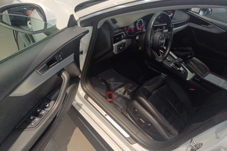 Used Audi A5 2019 Sportback 40 TFSI Fashion Model Driver Seat