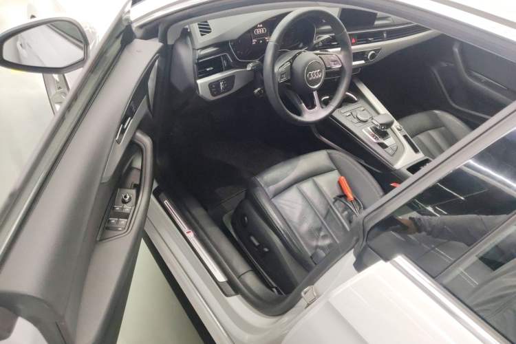 Used Audi A5 2019 Sportback 40 TFSI Fashion Model Driver Seat