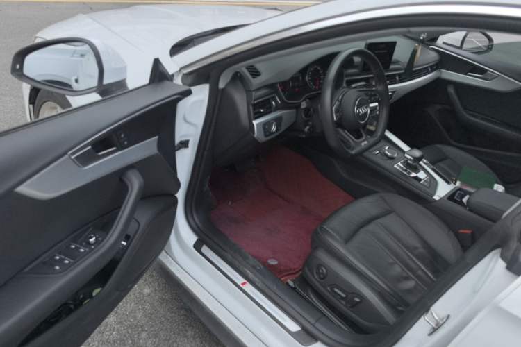 Used Audi A5 2019 Sportback 40 TFSI Fashion Model Driver Seat