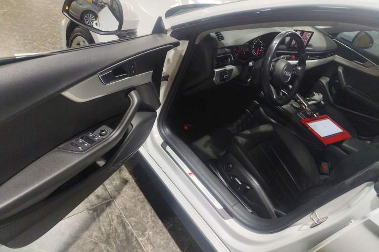 Used Audi A5 2019 Sportback 40 TFSI Fashion Model Driver Seat