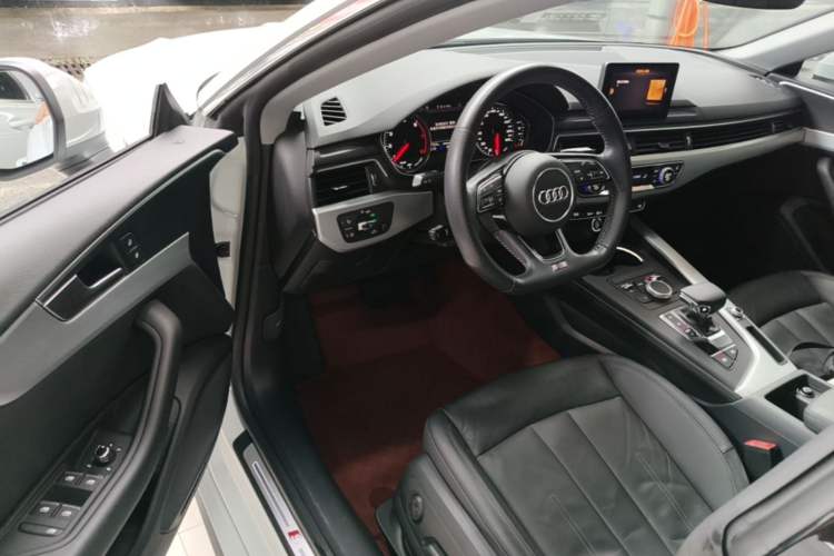 Used Audi A5 2019 Sportback 40 TFSI Fashion Model Driver Seat