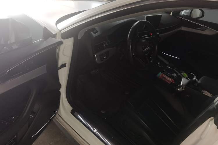 Used Audi A5 2019 Sportback 40 TFSI Fashion Model Driver Seat