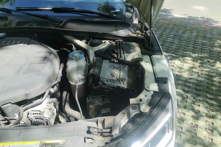 Used Audi A5 2019 Sportback 45 TFSI Fashion Model Engine Bay Left