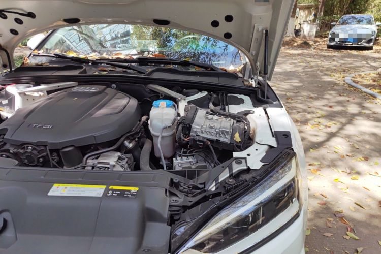 Used Audi A5 2019 Sportback 45 TFSI Fashion Model Engine Bay Left