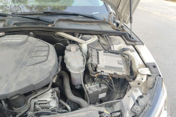 Used Audi A5 2019 Sportback 40 TFSI Fashion Model Engine Bay Left