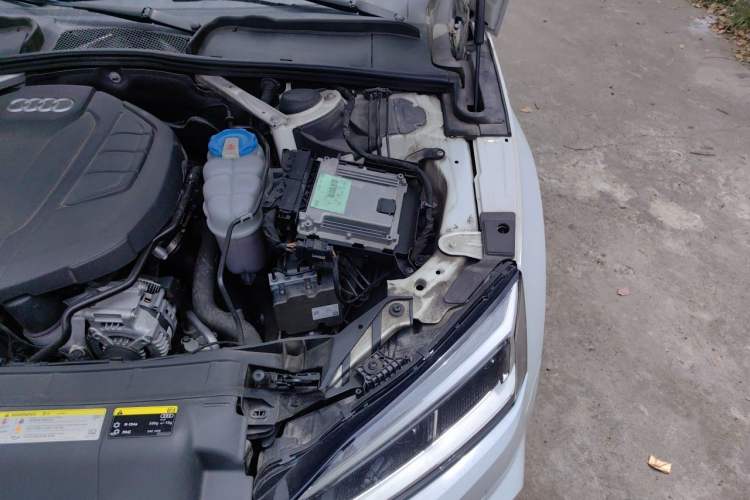Used Audi A5 2019 Sportback 40 TFSI Fashion Model Engine Bay Left