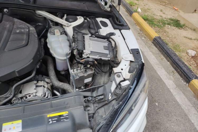 Used Audi A5 2019 Sportback 40 TFSI Fashion Model Engine Bay Left
