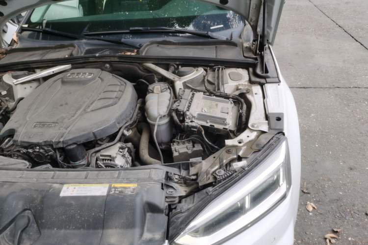 Used Audi A5 2019 Sportback 40 TFSI Fashion Model Engine Bay Left