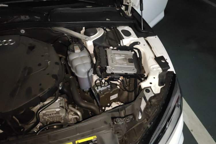Used Audi A5 2019 Sportback 40 TFSI Fashion Model Engine Bay Left