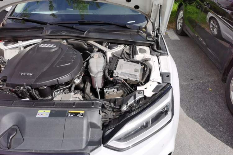 Used Audi A5 2019 Sportback 40 TFSI Fashion Model Engine Bay Left