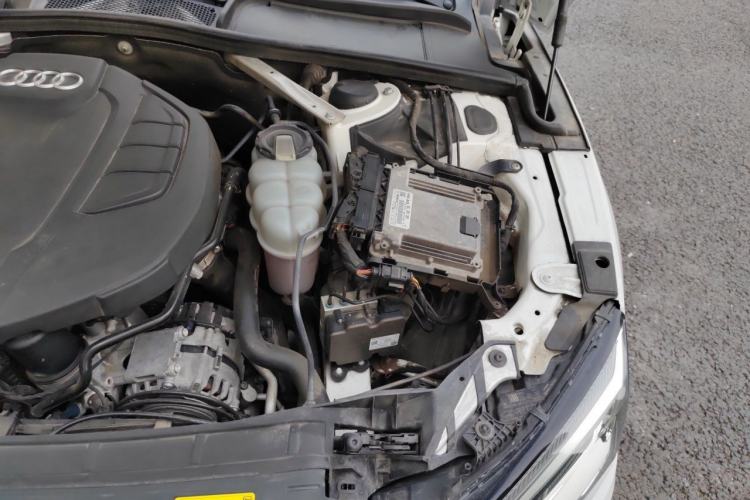 Used Audi A5 2019 Sportback 40 TFSI Fashion Model Engine Bay Left
