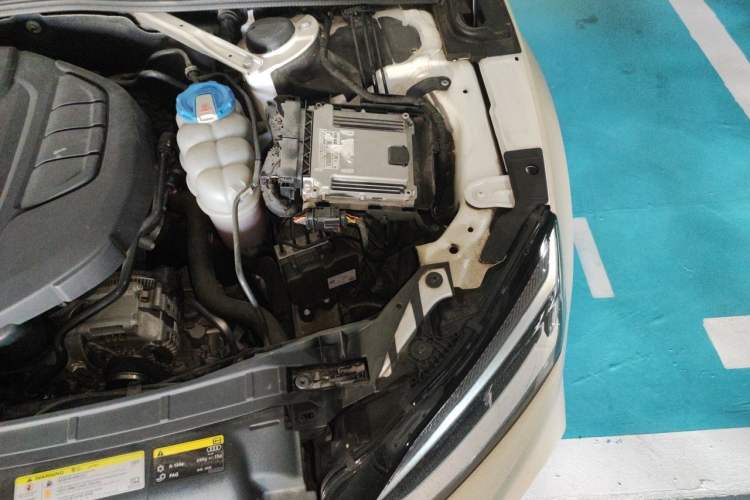 Used Audi A5 2019 Sportback 40 TFSI Fashion Model Engine Bay Left