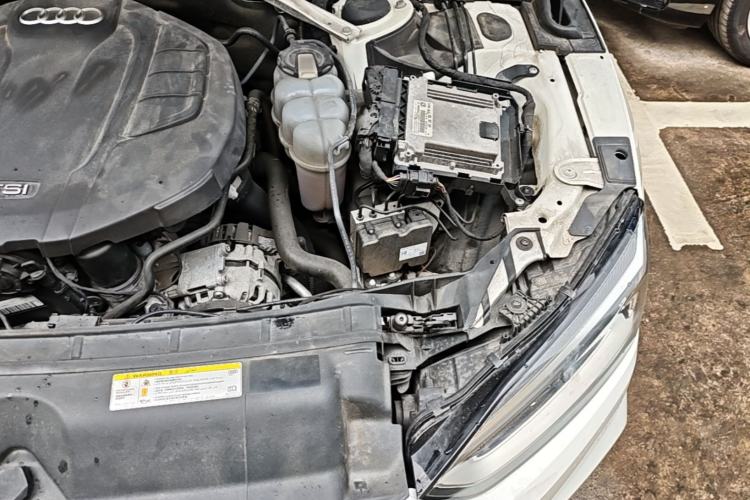Used Audi A5 2019 Sportback 40 TFSI Fashion Model Engine Bay Left