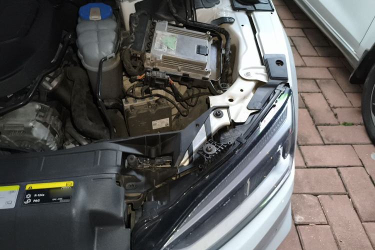 Used Audi A5 2019 Sportback 40 TFSI Fashion Model Engine Bay Left