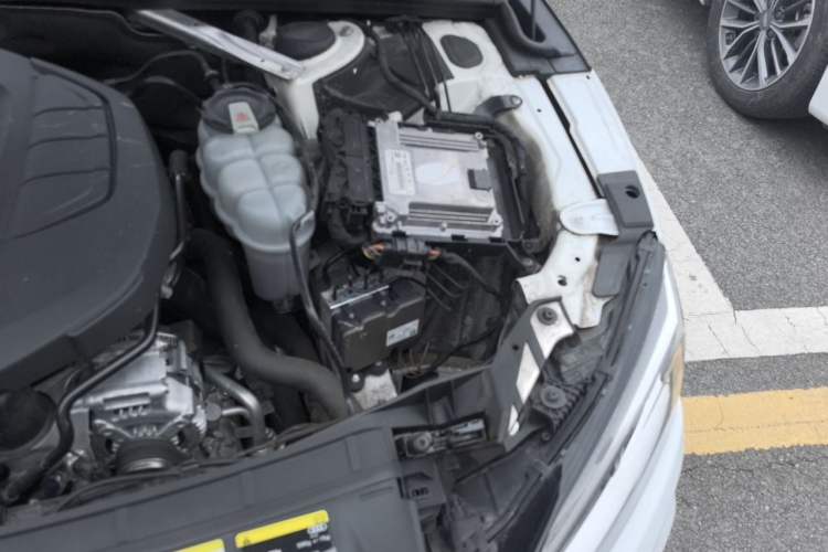 Used Audi A5 2019 Sportback 40 TFSI Fashion Model Engine Bay Left
