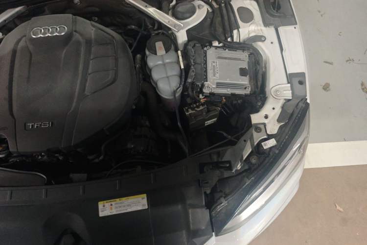 Used Audi A5 2019 Sportback 40 TFSI Fashion Model Engine Bay Left