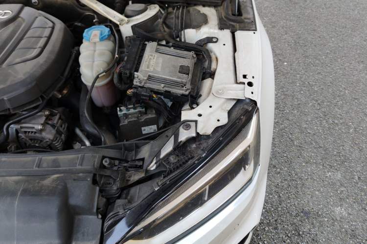 Used Audi A5 2019 Sportback 40 TFSI Fashion Model Engine Bay Left