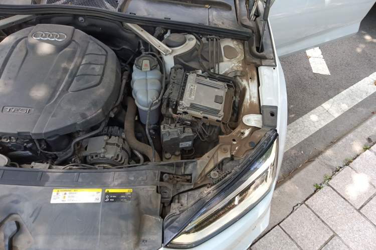 Used Audi A5 2019 Sportback 40 TFSI Fashion Model Engine Bay Left