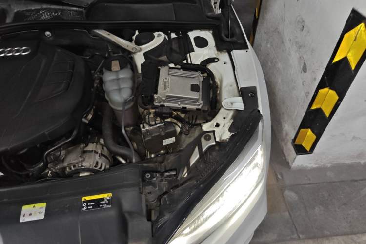 Used Audi A5 2019 Sportback 40 TFSI Fashion Model Engine Bay Left