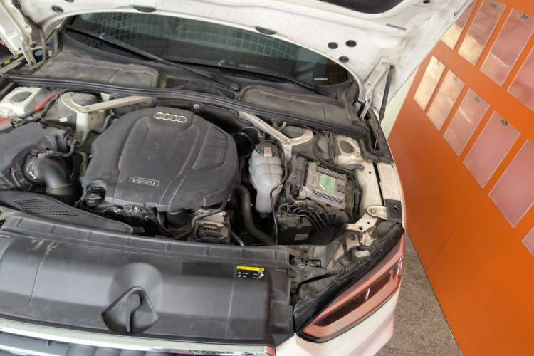 Used Audi A5 2019 Sportback 40 TFSI Fashion Model Engine Bay Left