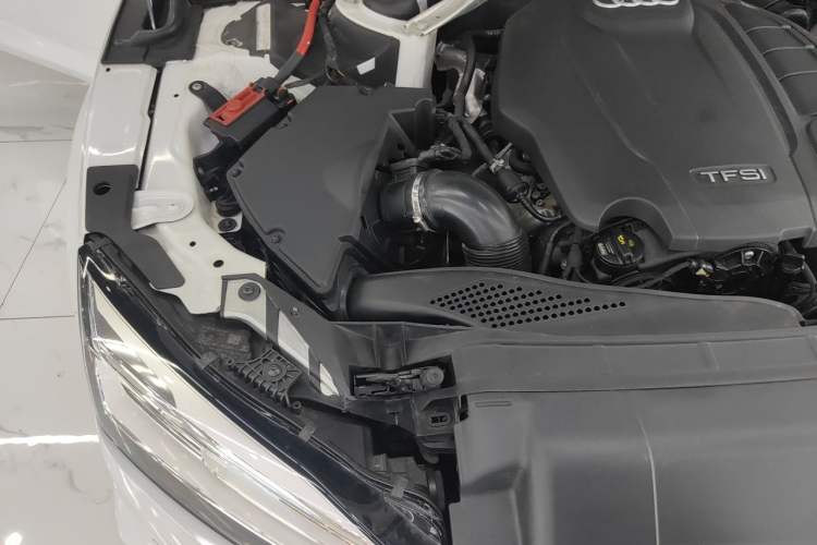 Used Audi A5 2019 Coupe 40 TFSI Fashion Edition China V Emission Standard Engine Bay Right