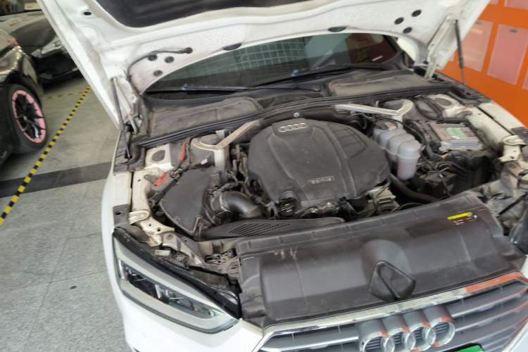 Used Audi A5 2019 Sportback 40 TFSI Fashion Model Engine Bay Right