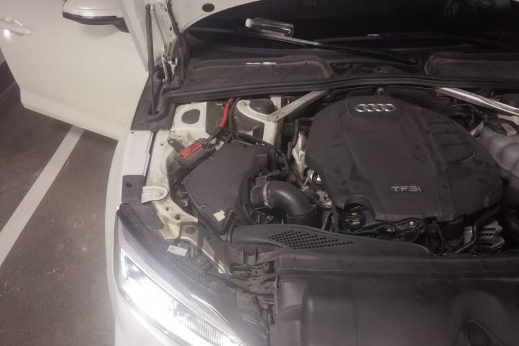Used Audi A5 2019 Sportback 40 TFSI Fashion Model Engine Bay Right