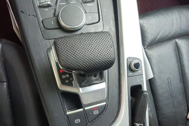 Used Audi A5 2019 Sportback 40 TFSI Fashion Model Gear Lever