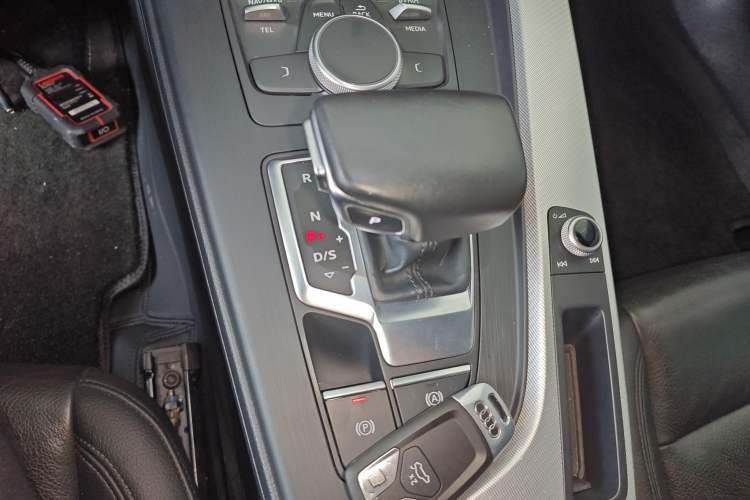 Used Audi A5 2019 Sportback 40 TFSI Fashion Model Gear Lever