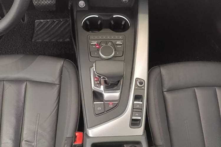 Used Audi A5 2019 Cabriolet 40 TFSI Fashion Edition China V Gear Lever