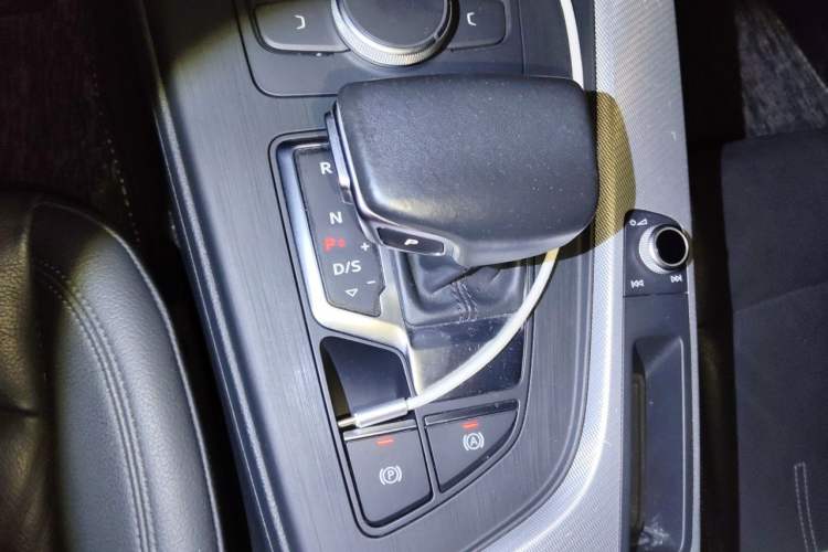 Used Audi A5 2019 Sportback 40 TFSI Fashion Model Gear Lever